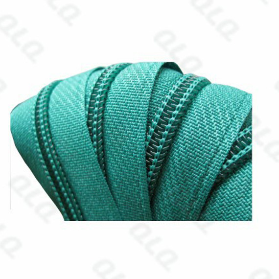 Long Chain Nylon Zipper Production