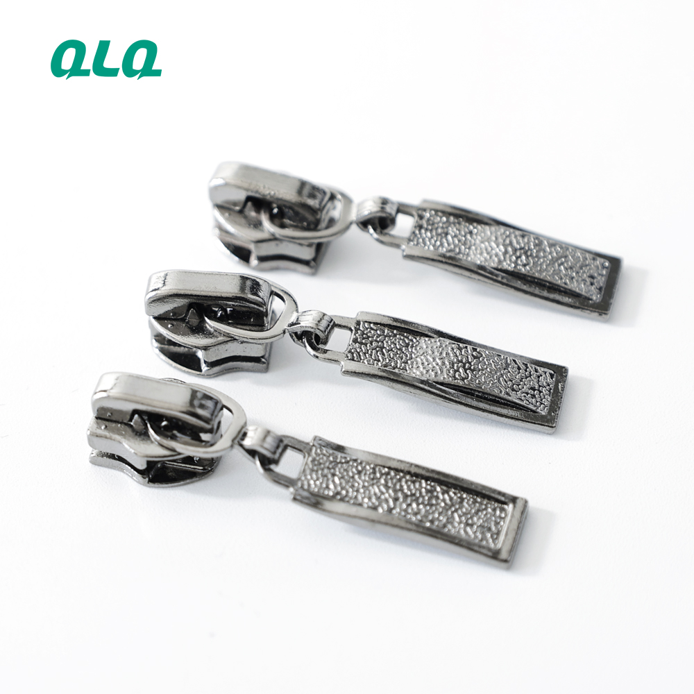 Auto Lock Slider Wholesale Custom Metal Creative Pattern Fancy Zipper Puller Auto Lock Zipper Slider 