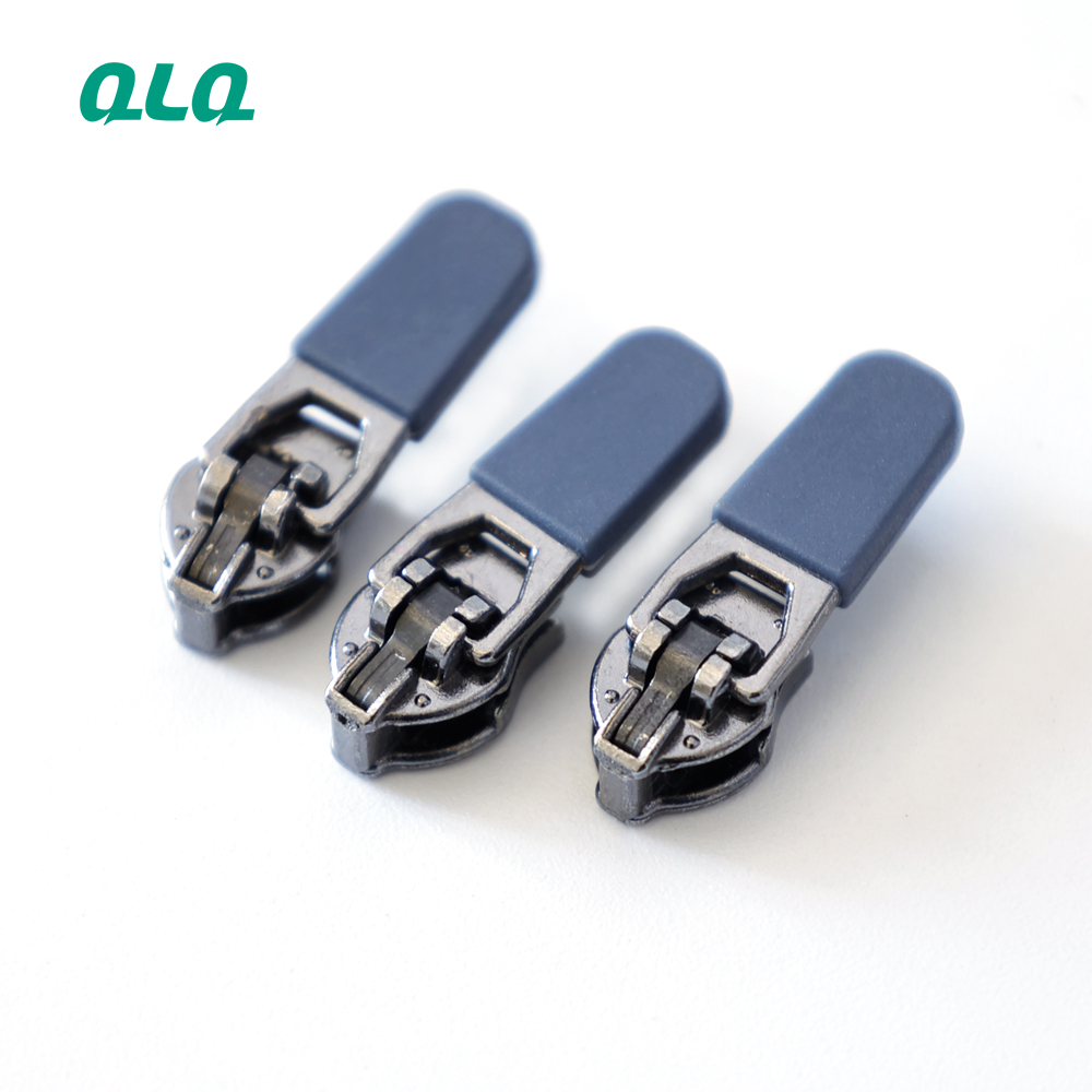 Factory Wholesale zipper slider Zinc YG slider with custom logo size and color